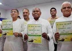 jitan ram manjhi presents parallel report card of his tenure