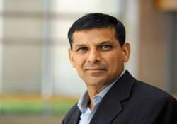 congress disputes raghuram rajan s environment for investment remark