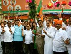 bjp hints preference for natural ally shiv sena in maharashtra