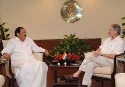 venkaiah naidu discusses delhi issues with jung