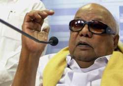 karunanidhi appears in court in defamation case filed by jayalalithaa govt