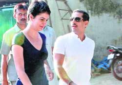 congress backs robert vadra in the face of kerjiwal s allegation