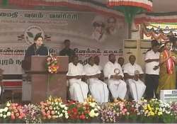 jayalalithaa goes all guns blazing for 40 seats