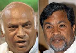 kharge siddaramaiah in race for karnataka cm post