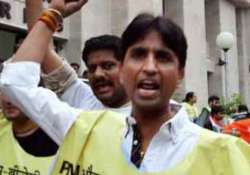 kumar vishwas says his family told to leave amethi