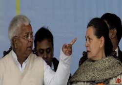 lalu meets sonia gandhi offers alliance in bihar