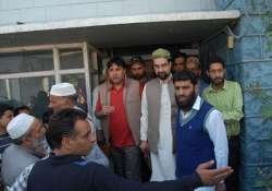 leaders of moderate hurriyat conference put under house arrest