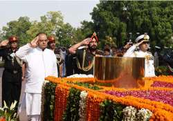 leaders pay homage to kargil martyrs