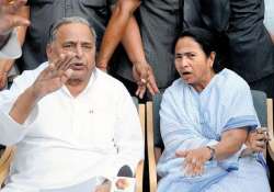 mamata s emissary meets mulayam says both are firm on kalam