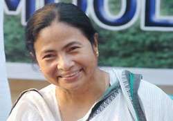 mamata supports hazare says upa govt in minority