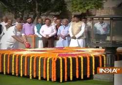 modi pays tribute to mahatma gandhi meets vajpayee