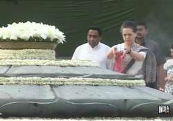 nation remembers rajiv gandhi on birth anniversary