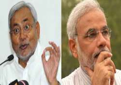 nitish takes jibe at modi s mistakes on history