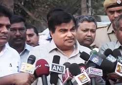 no pressure on acharya to resign says gadkari