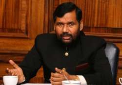 paswan seeks nitish s resignation over student deaths