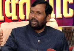 paswan says he is not in the race