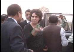 priyanka vadra helps road mishap victim in rae bareli