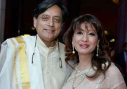 short tempered sunanda pushkar threatened to throw drinks at journo in dubai