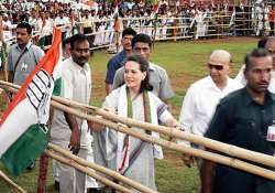 sonia promises development in bengal if alliance wins