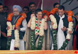 sonia rahul and manmohan hit out at detractors at congress maha rally