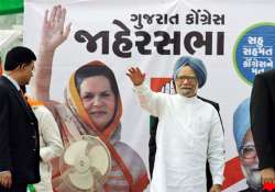 state govt officials feeling unsafe in gujarat manmohan singh