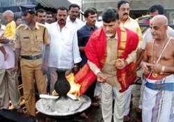 tdp chief offers prayers at shrine of lord venkateswara