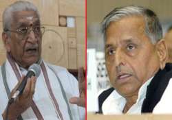 vhp asks mulayam to work as bridge between hindus muslims to solve ayodhya issue