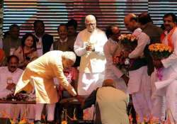 watch modi and advani at bhopal rally so close yet so far