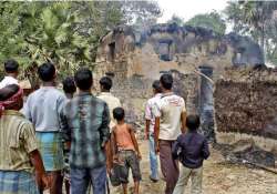 7 houses set afire in tmc bjp clash 10 injured