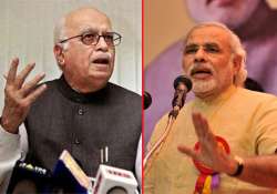 advani criticizes modi for lashing out at manmohan on i day