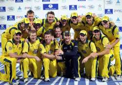 australia beats pakistan to clinch odi series 2 1