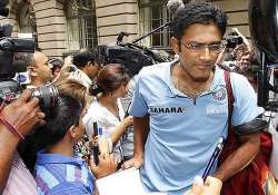 bcci and kumble at loggerheads over resignation