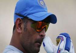 dhoni served arrest warrant