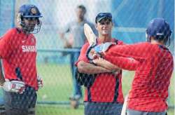 harbhajan gives zaheer a batting lesson