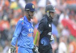 india new zealand 2nd odi rain halts kiwis charge for a big total