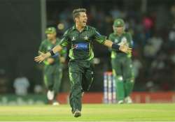 pakistan hammers sri lanka by 135 runs in 3rd odi