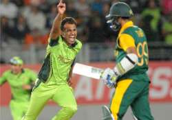 wahab riaz invites west indies legend brian lara to pakistan