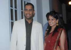 dhoni s wife sakshi tweets first picture of daughter ziva