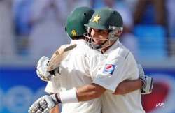 misbah ali lead pakistan fight in second test