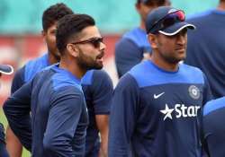 virat kohli questions ms dhoni s leadership