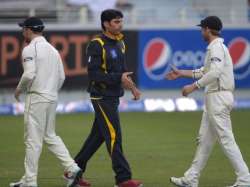 pak vs nz test postponed for a day after phil hughes dies