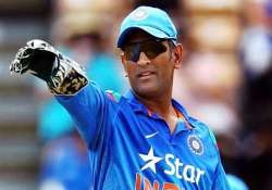 sunil gavaskar not in favour of comparison but hails skipper ms dhoni