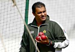 world cup waqar happy with pakistan not among favorites