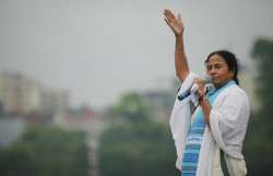 mamata ready to provide land to develop new football stadium in kolkata