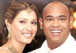 fir registered against vinod kambli wife over maid s complaint