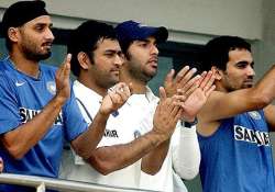 harbhajan yuvraj refuse to comment on dhoni s retirement