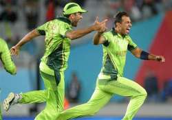 wahab riaz invites brian lara to pakistan