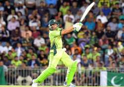 world cup 2015 former pakistan stars want younis khan to take field in adelaide