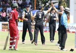 new zealand beats zimbabwe by 10 wickets