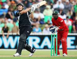 new zealand beats zimbabwe by 141 runs in 2nd odi